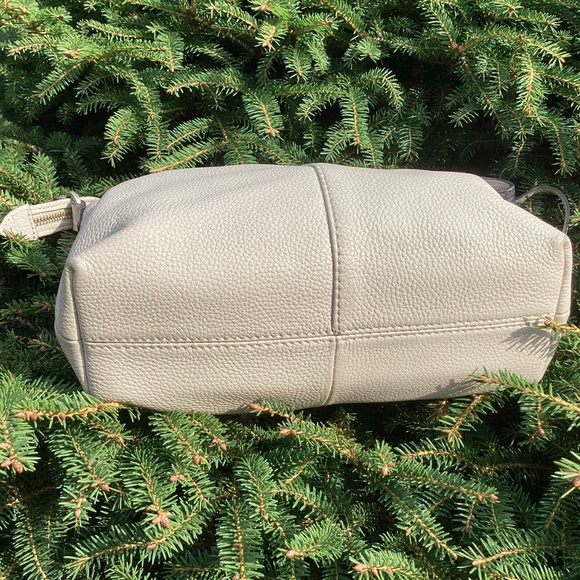 Radley London Beautiful Pebbled Leather Crossbody Handbag - Picture 4 of 11